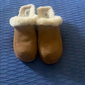 UGG Kalie Clog size 8. Terrific condition.